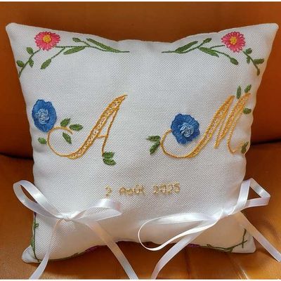 Mariage et coussin fleuri 