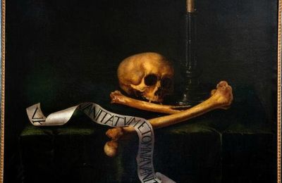 École Française, vers 1650, “ Vanité avec un chandelier et ossements sur une table recouverte de drap vert”