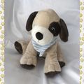 Doudou Peluche Chien Assis Beige Marron Chocolat Foulard Bleu Blanc H&M