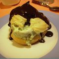 Glace à la pistache et profiteroles DELICIEUX