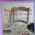A vendre 'Coffret de Broderie : Petites fleurs au point de croix' - état neuf