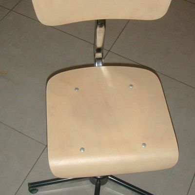 Chaise dactylo vintage éclaircie 