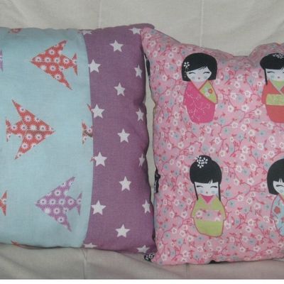 Coussins motifs kokeshi et origami
