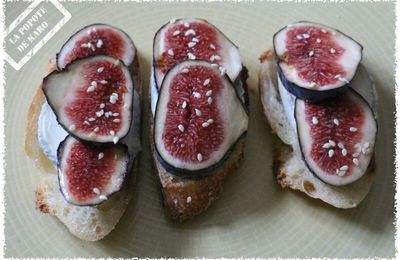 Petites tartines au chèvre et aux figues