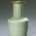 A small Longquan celadon glazed mallet-shaped vase, Southern Song dynasty