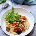 Penne à l'épeautre, houmous et légumes d'été rôtis