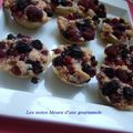 Petites tartes au sucre, aux fruits rouges et crumble