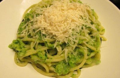 Spaghetti au pesto de broccoli