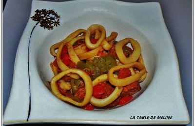 TAPAS D'ANNEAUX DE CALAMARS AU CHORIZO ET POIVRONS