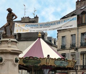 La Journée mondiale de l'autisme s'affiche place François Rude, au coeur de Dijon !