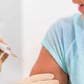 Demande d'une vaccination universelle sans distinction de sexe ou de risque