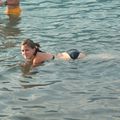 40 - Julie barbottant dans le lac ^^