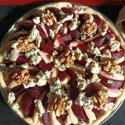 Tarte betterave pomme roquefort noix