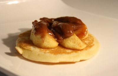 Pancakes aux pommes poêlées au beurre & crème de Carambar