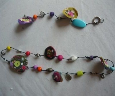 Collier corolles multicolores coton noir