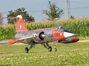 Un chasseur F104 Starfighter à l’échelle 1/3
