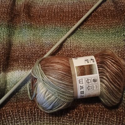 Un début de pull avec la laine Grâce de Zeeman