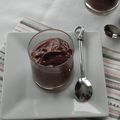 Mousse au chocolat et au jus de pois chiches, sans gluten, sans oeufs et sans lactose