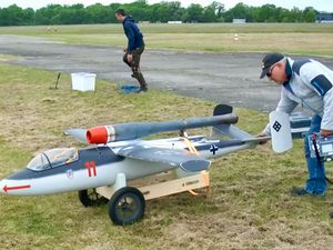 Le Heinkel HE-162, avec une motorisation à pulsoréacteur.