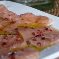 Carpaccio de saumon au citron vert & baies roses