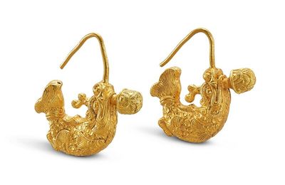 A pair of gold makara earrings, Liao dynasty