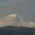 La neige sur le puy de dôme vue de mon balcon.