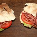 Sandwichs BLT (Bacon Laitue Tomate) au pain pita