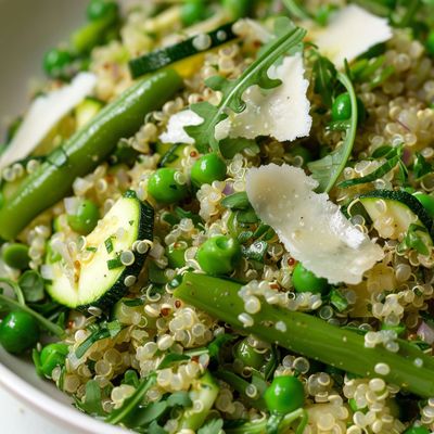 Salade de Quinoa, Légumes Verts et Basilic Frais : Le Repas Fraîcheur 💚