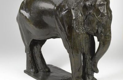 Rembrandt Bugatti (1884 - 1916), Éléphant de l'Inde au feuillage (Gros éléphant jouant) 