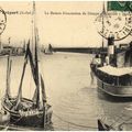 4604 - Le Bateau d'excursion de Dieppe "Mercure" quittant le Port.