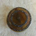 Bi565 : Broche ronde 30's