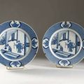 CHINE - Paire de plats ronds en porcelaine blanche à décor en bleu - Epoque Kanghi (1666-1722).