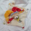 Doudou Plat Ours Blanc Crème Arlequin Rouge Jaune Vert Doudou Et Compagnie