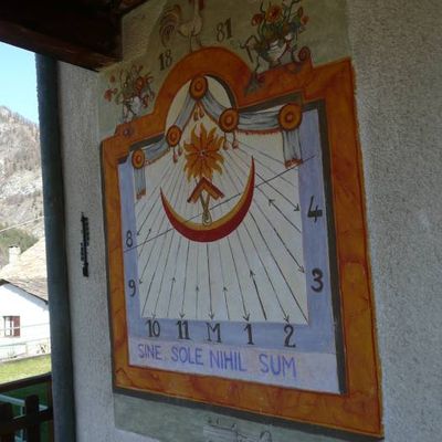 Cadrans solaires de la Alta Val di Susa : 2 - Cesana-Torinese : Mollières, Thures