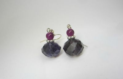 Boucles d'oreilles retro violettes, manchette en bois rouge et boucles d'oreilles classiques chics