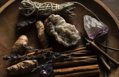 Rituel d’amour avec du sel : purifier et attirer l’amour sincère