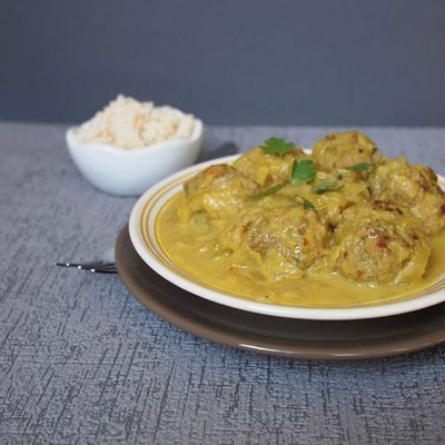 Curry de boulettes de bœuf et riz pilaf