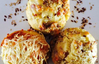 Muffins camenbert , lardons et sésame