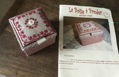 Boîte brodée