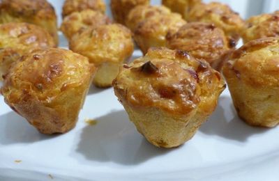 Mini muffins aux lardons, oignons et gruyère râpé