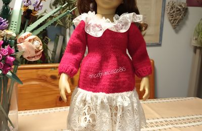 Tanya en robe de Noël et dentelle ...