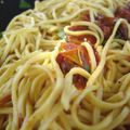 Spaghettis aux tomates confites en salade