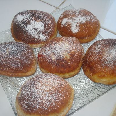 BEIGNETS FOURRES A LA CONFITURE