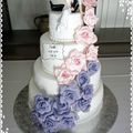 Gateau de mariage Cascade de roses - wedding cake