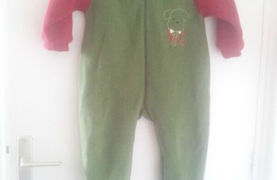 Pyjama Taille: 4 ans Prix: 4€ (hors frais de