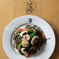 Nouilles de soba froide aux crevettes et aux légumes