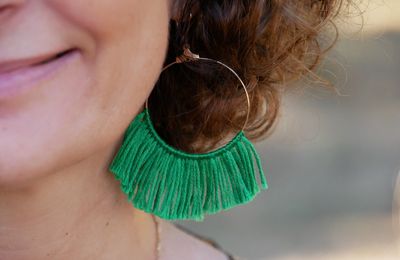 DIY: des boucles d'oreilles colorées