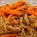 nouilles au satay et ses petites carottes