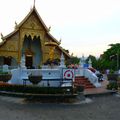 Rond-point à Wat Phrasingh (Thaïlande)