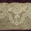 1646 - Empiecement dentelle Tulle brodé fleuri pour lingerie , couture, linge ancien